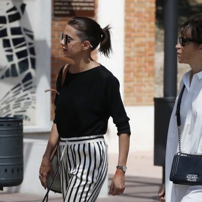 Macarena Gómez y Antonia San Juan en el tanatorio por la muerte de Eduardo Gómez