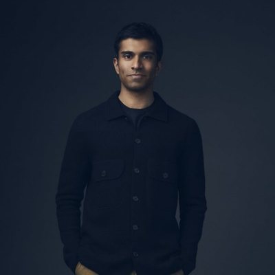 Nikesh Patel es Kash en 'Cuatro bodas y un funeral'