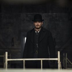 Orlando Bloom en la serie 'Carnival Row'