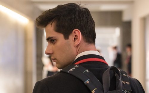 Álvaro Rico en el instituto Las Encinas en la segunda temporada de 'Élite'