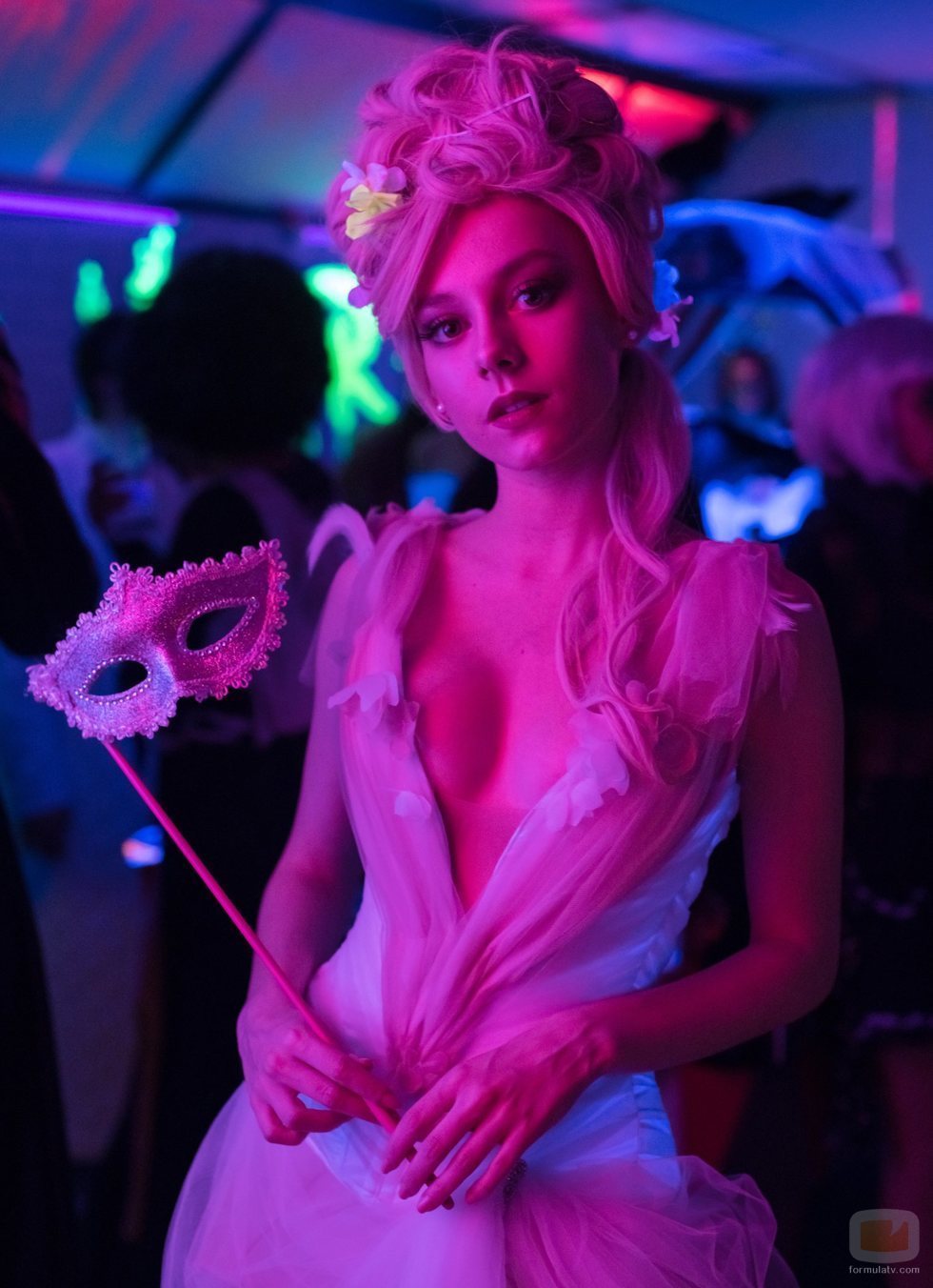 Ester Expósito en una fiesta de disfraces durante la segunda temporada de 'Élite'
