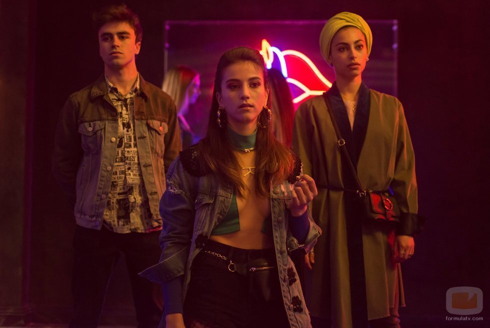 Itzan Escamilla, Claudia Salas y Mina El Hammani en la segunda temporada de 'Élite'