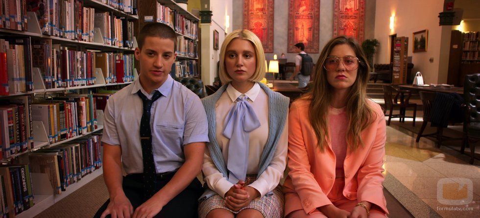 Theo Germaine, Julia Schlaepfer y Laura Dreyfuss en 'The Politician'