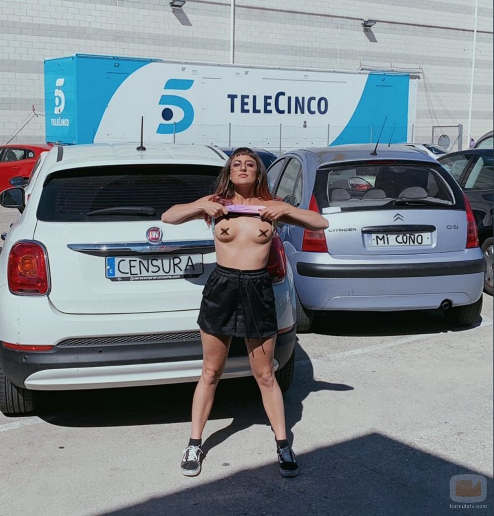 Tayana, concursante de 'Me quedo contigo', posa en topless en Telecinco