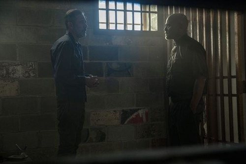 Negan y el padre Gabriel en la décima temporada de 'The Walking Dead'