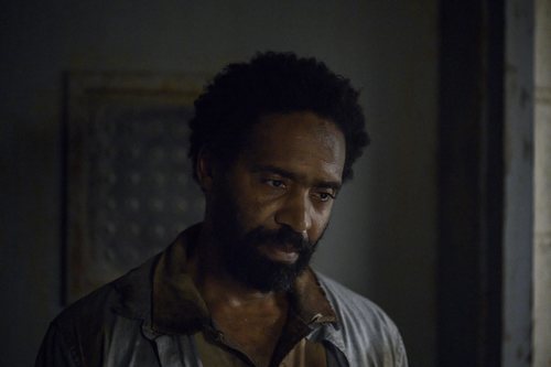 Virgil, uno de los supervivientes, en la décima temporada de 'The Walking Dead'