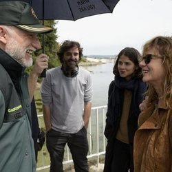 Nancho Novo, Gonzalo López-Gallego, Alba Galocha y Emma Suárez en el rodaje de 'Néboa'