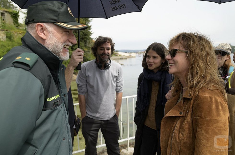 Nancho Novo, Gonzalo López-Gallego, Alba Galocha y Emma Suárez en el rodaje de 'Néboa'