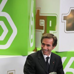 Imanol Arias posa después de recoger su premio TP de Oro 2008