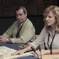 Emma Suárez y Jorge Bosch en la sala de interrogatorios de 'Criminal'