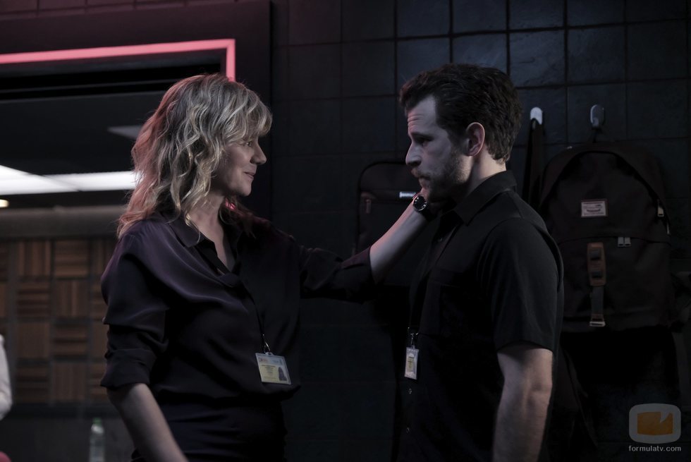 Emma Suárez y Álvaro Cervantes comparten confidencias en 'Criminal'