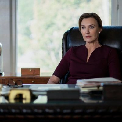 Brenda Strong en la temporada 3 de 'Por 13 razones'