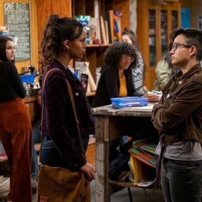 Alisha Boe y Bex Taylor-Klaus en la tercera temporada de 'Por 13 razones'