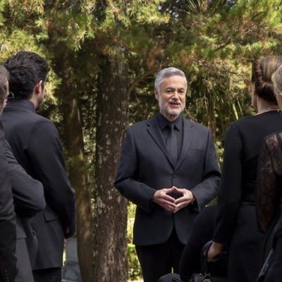 Arturo Ríos como Ernesto de la Mora en la segunda temporada de 'La casa de las flores'