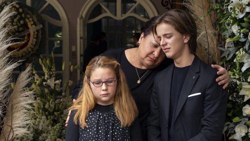 Alexa de Landa, Luis de La Rosa y Norma Angélica en la segunda temporada de 'La casa de las flores'