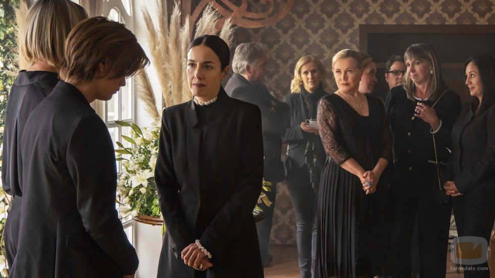 Cecilia Suárez como Paulina de la Mora en la segunda temporada de 'La casa de las flores'