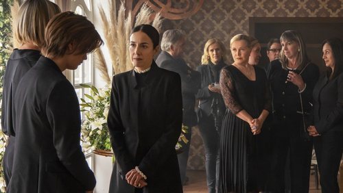 Cecilia Suárez como Paulina de la Mora en la segunda temporada de 'La casa de las flores'