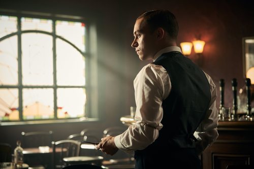 Finn Cole da vida a Michael Gray en la quinta temporada de 'Peaky Blinders'
