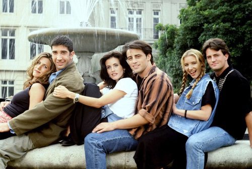 Los protagonistas de 'Friends' posan delante de la fuente de la cabecera