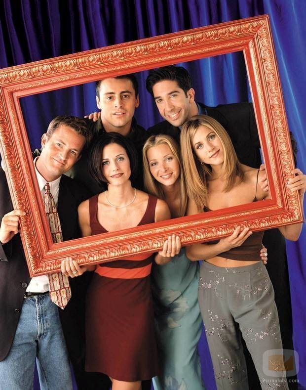Los actores de 'Friends' posan detrás de un marco