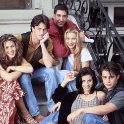 Los actores de 'Friends' posan en la escalera