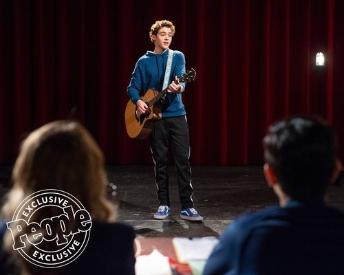 Ricky toca la guitarra en 'High School Musical'