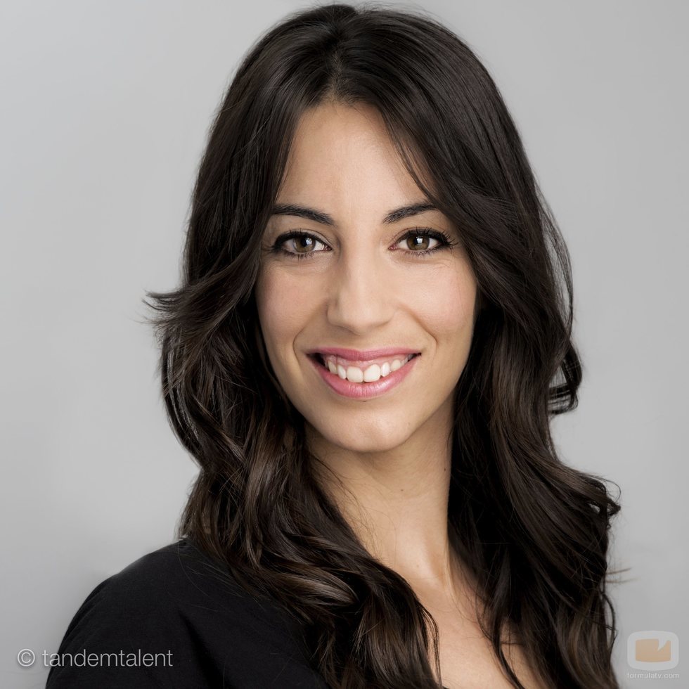 Almudena Cid, actriz y exgimnasta, sonriendo