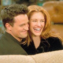 Matthew Perry y Julia Roberts en 'Friends'