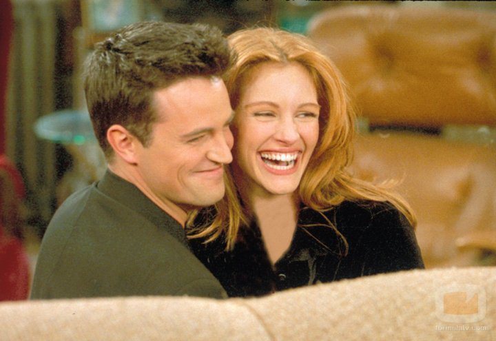 Matthew Perry y Julia Roberts en 'Friends'