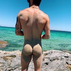 Pelayo Díaz, desnudo en la playa