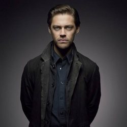 Tom Payne es Malcolm Bright en 'Prodigal Son'
