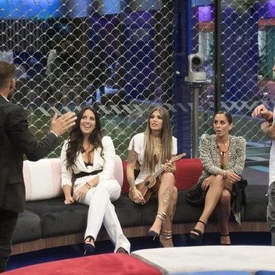 Algunos concursantes de 'GH VIP 7' en el salón en la Gala 1