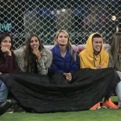 Los concursantes de 'GH VIP 7' escuchan las instrucciones de la prueba en la Gala 2