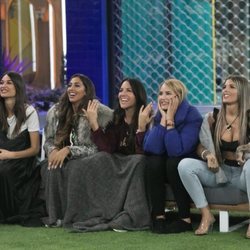 Estela Grande, Noemí Salazar, Irene Junquera, Alba Carrillo y Nuria Martínez, en la Gala 2 de 'GH VIP 7'
