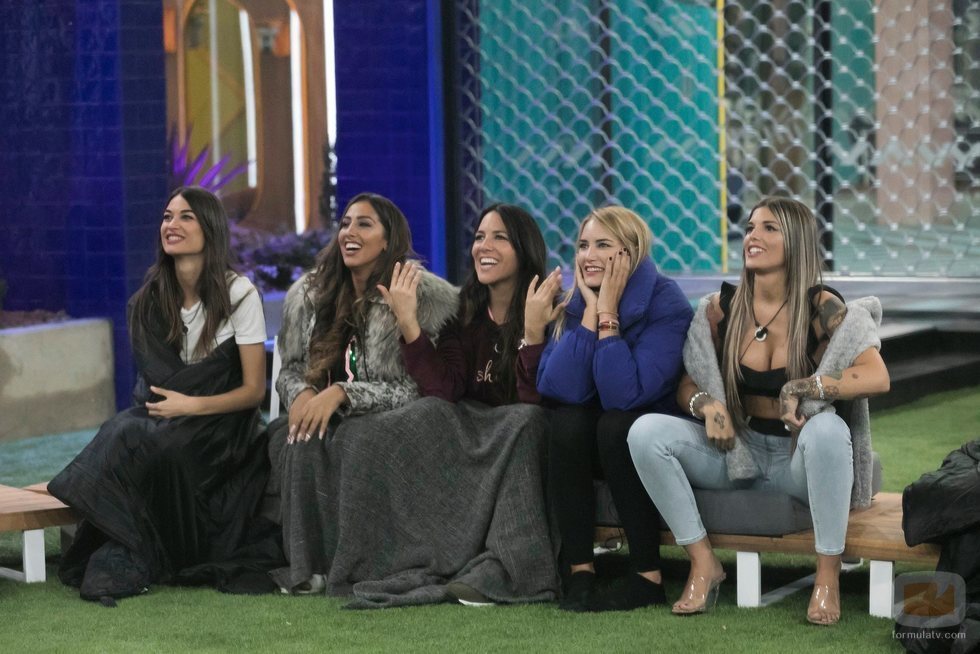 Estela Grande, Noemí Salazar, Irene Junquera, Alba Carrillo y Nuria Martínez, en la Gala 2 de 'GH VIP 7'