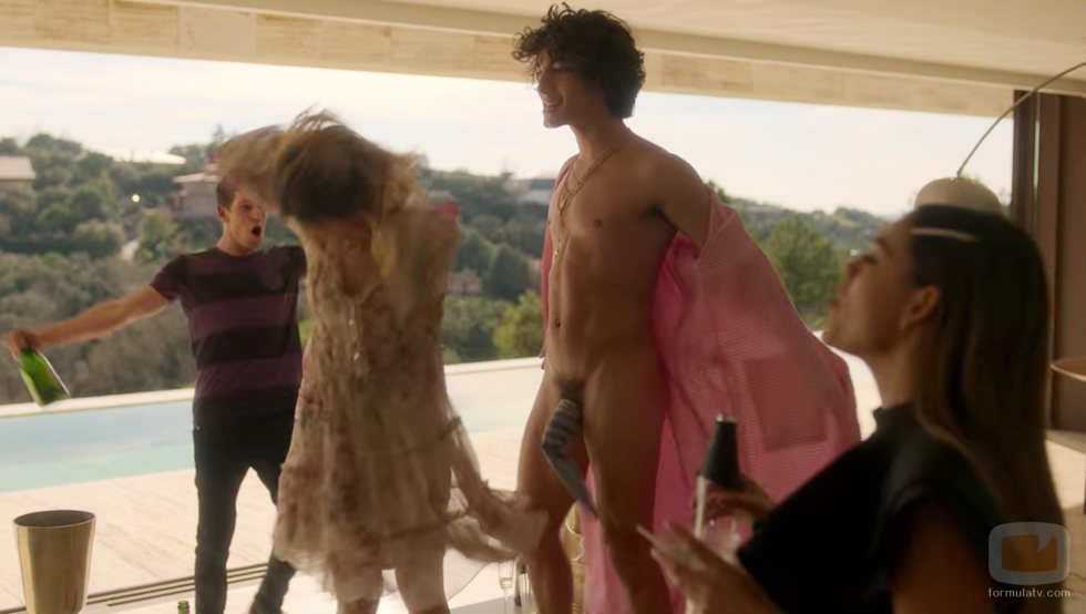 Jorge López desnudo mostrando el pene en 'Élite'