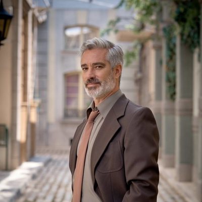 Adrià Collado es Emilio Santos "Lenin" en 'Amar es para siempre'