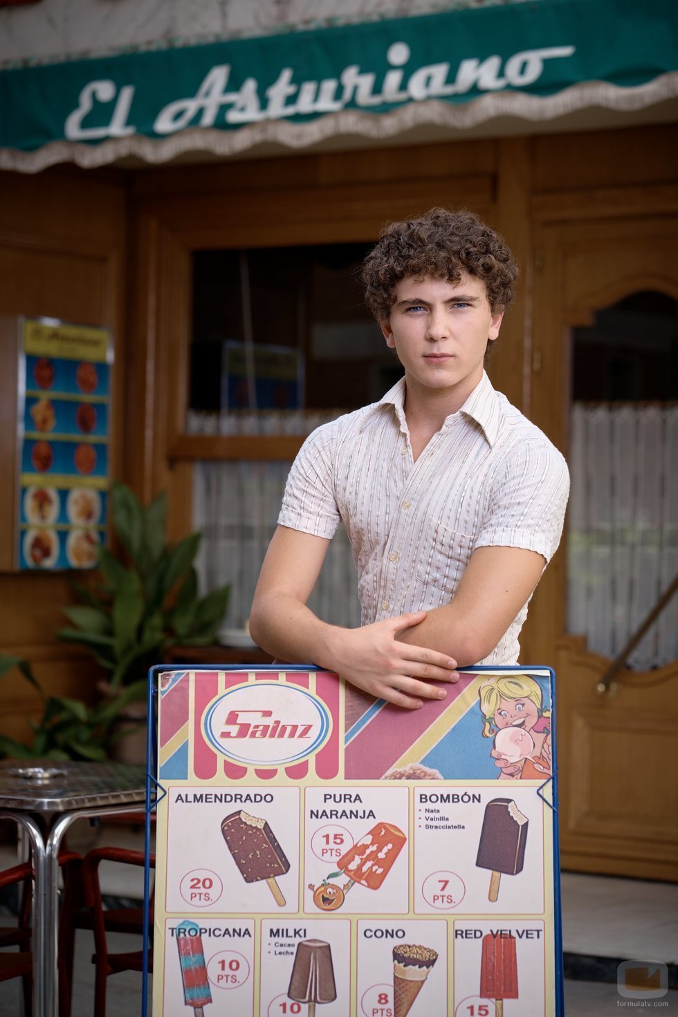 Álvaro De Juana es "Manolín" Gómez Sanabria en 'Amar es para siempre'