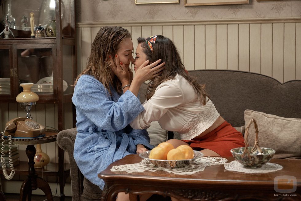 Amelia y Luisita se besan en 'Amar es para siempre'
