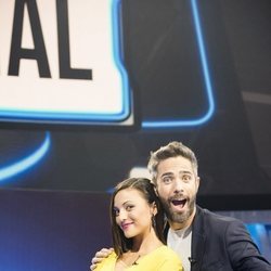 Roberto Leal y Elisa Mouliaá en 'Vaya crack'