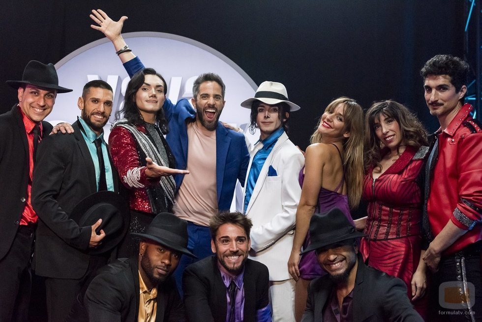 Roberto Leal con el elenco de "Michael Jackson Forever" en 'Vaya crack'