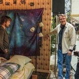 Aaron Paul, Vince Gilligan y Marshall Adams en el set de 'El Camino: Una película de Breaking Bad'