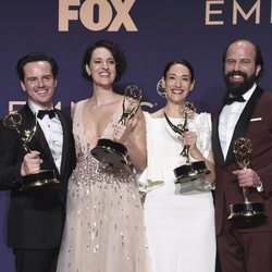 El elenco protagonista de 'Fleabag' posa con sus cuatro Emmy 2019