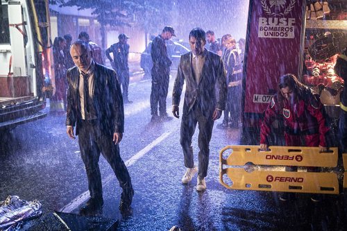 Javier Gutiérrez y Alejo Sauras, bajo la lluvia en 'Estoy vivo'