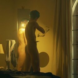 El desnudo de Juanjo Almeida en 'Toy Boy'