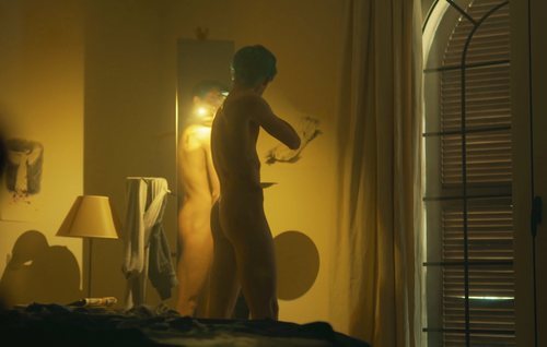 El desnudo de Juanjo Almeida en 'Toy Boy'