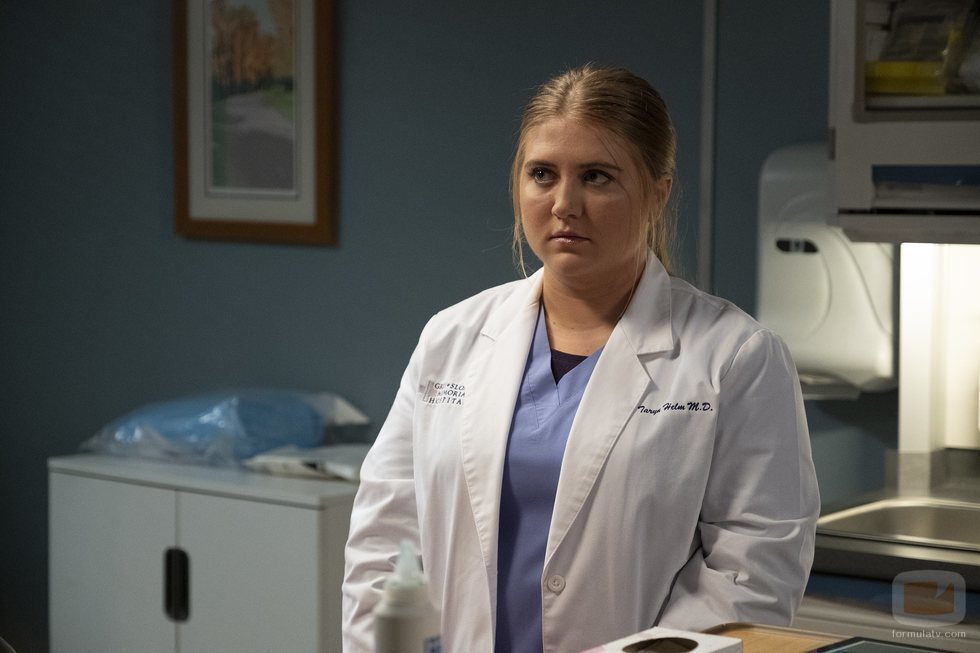 Taryn Helm en una consulta en el hospital en la temporada 16 de 'Anatomía de Grey'