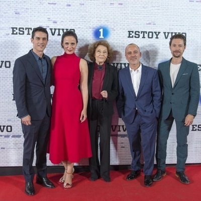 Parte del elenco de 'Estoy vivo' en su tercera temporada