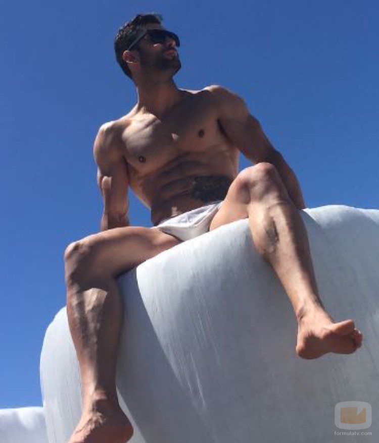 Jorge Pérez ('Supervivientes 2020'), semidesnudo con un pequeño bañador