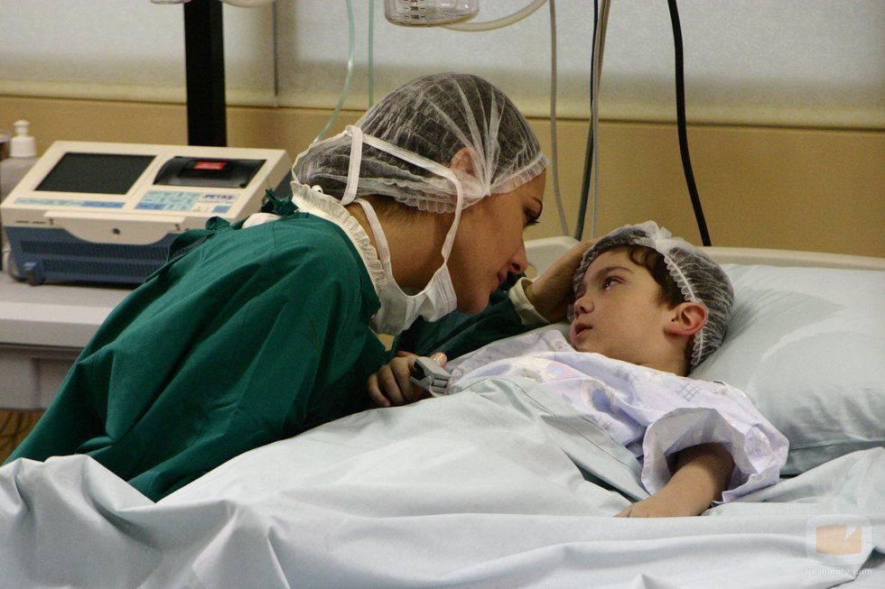 Sherezade y Kaan en el hospital en 'Las mil y una noches'